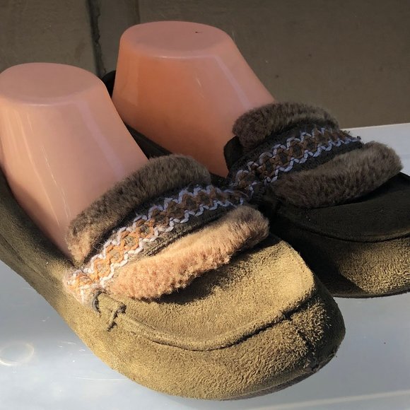 Isotoner Faux Fur Olive Slip on Shoes Size M(7) - Picture 3 of 9